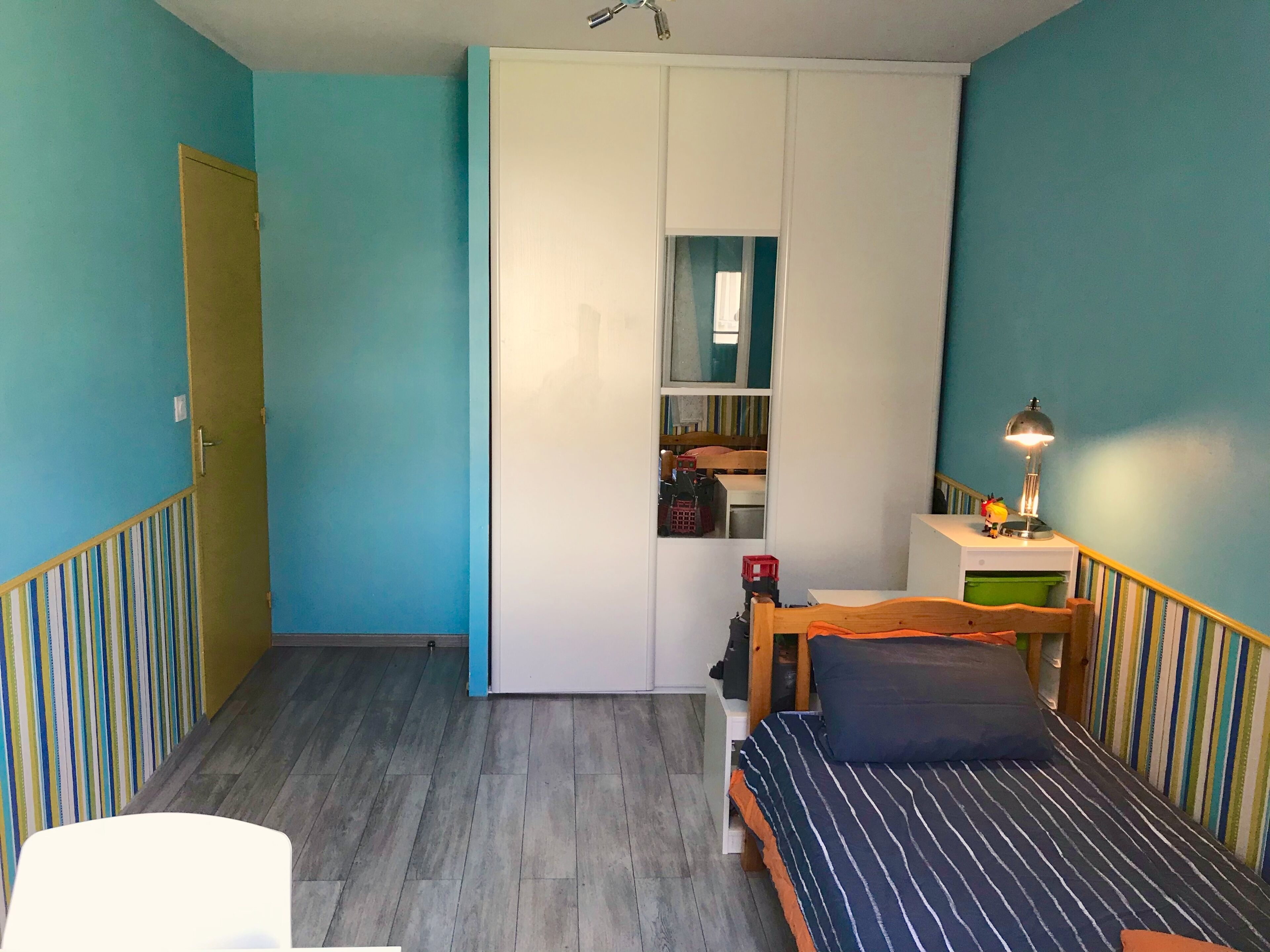 3 bedrooms, desk, iron/ironing board, travel cot