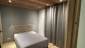 1 bedroom, iron/ironing board, free WiFi