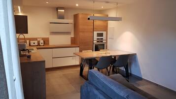 Réfrigérateur, four, plaque de cuisson, lave-vaisselle