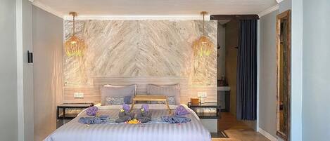 Habitación doble, 1 cama Queen size, vista a la alberca | Espacio para trabajar con laptop, cortinas blackout y wifi gratis