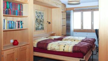 1 bedroom, free WiFi, bed sheets