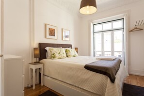 8 quartos, ferros/tábuas de passar roupa, Wi-Fi de cortesia