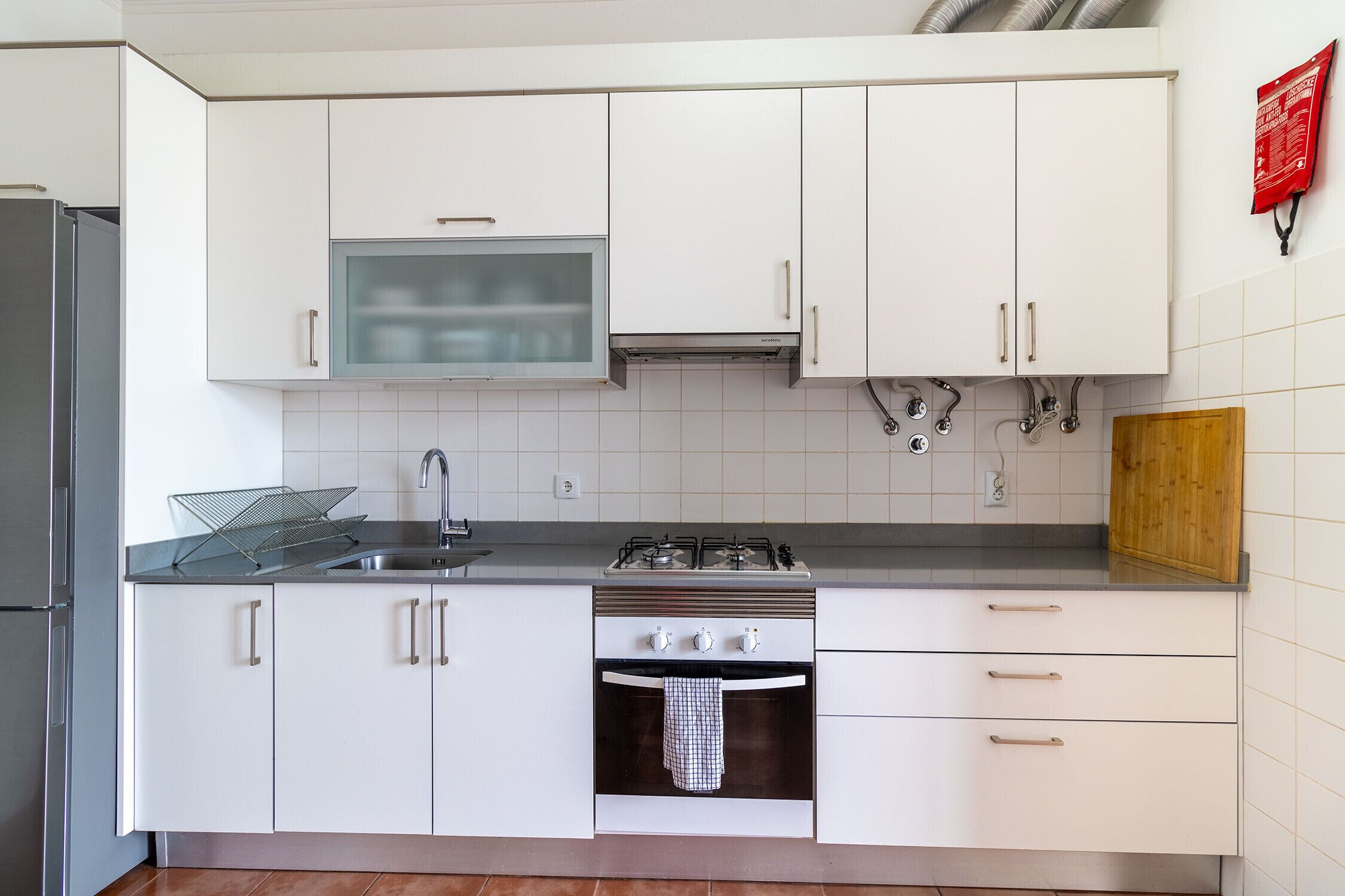 Kühlschrank, Mikrowelle, Ofen, Geschirrspüler