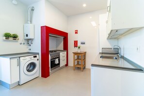 Refrigerador, microondas, horno y lavavajillas 