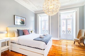 6 bedrooms, iron/ironing board, free WiFi, bed sheets - [NEW] Bairro Alto View 3E up to 21guests by Central Hill (Lisboa ciudad)