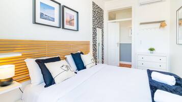 6 slaapkamers, een strijkplank/strijkijzer, gratis wifi, beddengoed