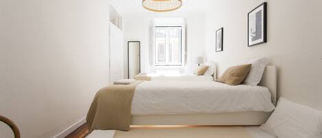 4 slaapkamers, een strijkplank/strijkijzer, gratis wifi, beddengoed