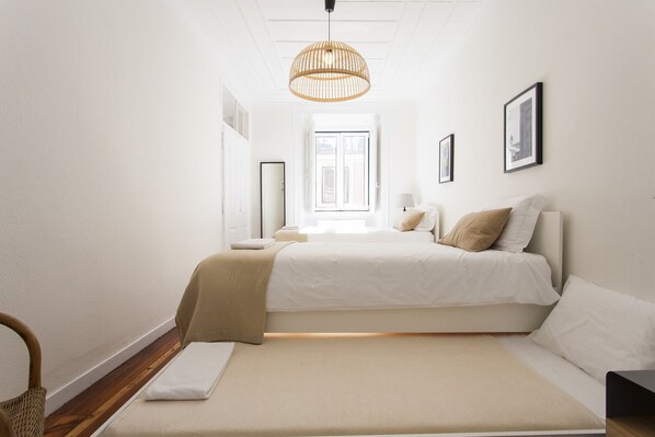 4 bedrooms, iron/ironing board, free WiFi, bed sheets