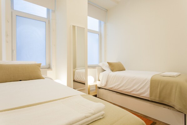 5 bedrooms, iron/ironing board, free WiFi