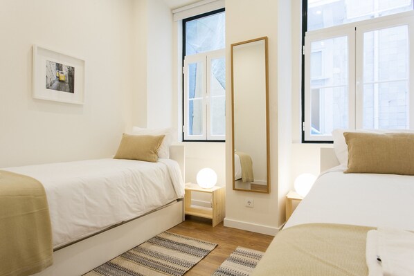 5 bedrooms, iron/ironing board, free WiFi, bed sheets