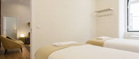 5 bedrooms, iron/ironing board, free WiFi