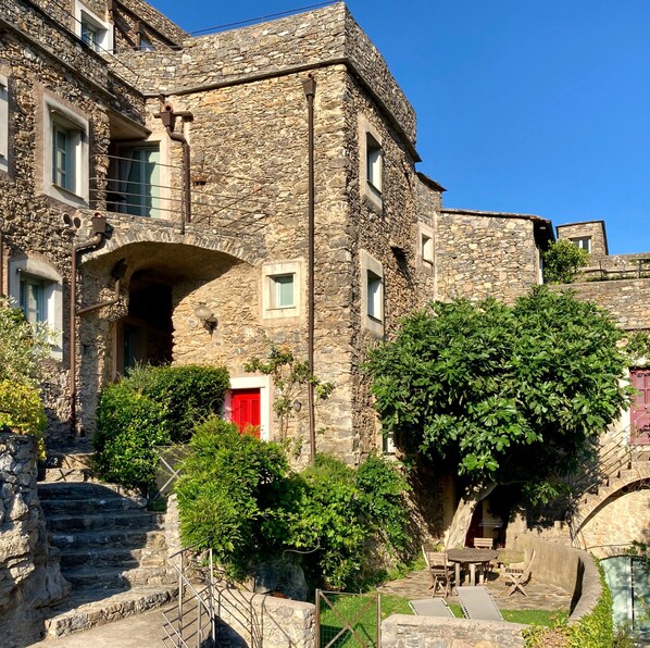 Exterior - Pure relaxation: "Terrazzi" apartment - peace, pleasure & pool between the mountains and the sea (Colletta di Castelbianco)
