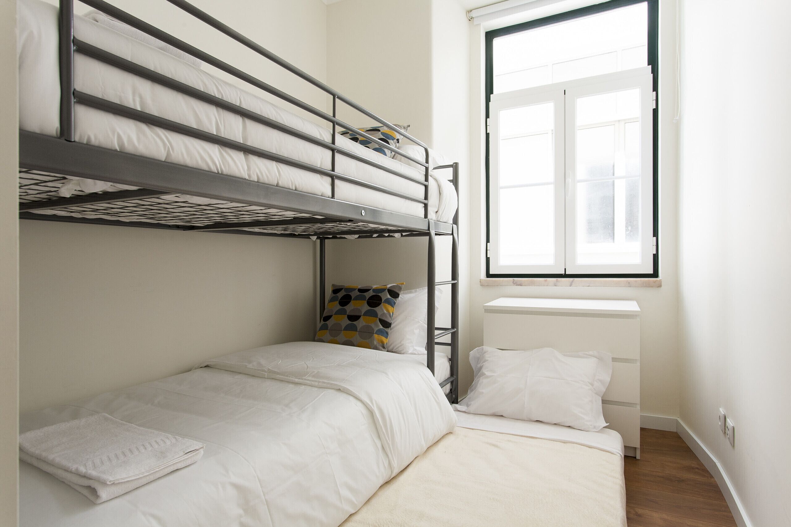 5 soverom, strykejern/-brett, wi-fi (inkludert) og sengetøy