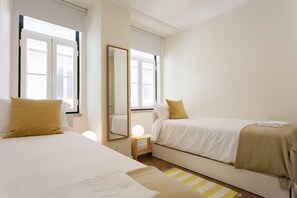 5 bedrooms, iron/ironing board, free WiFi, bed sheets