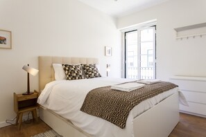 5 bedrooms, iron/ironing board, free WiFi, bed sheets