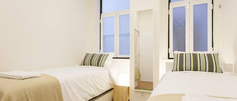 4 室のベッドルーム、アイロン / アイロン台、WiFi (無料)