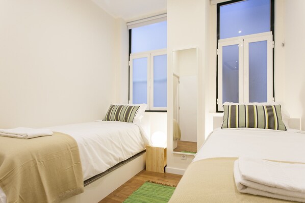 4 bedrooms, iron/ironing board, free WiFi