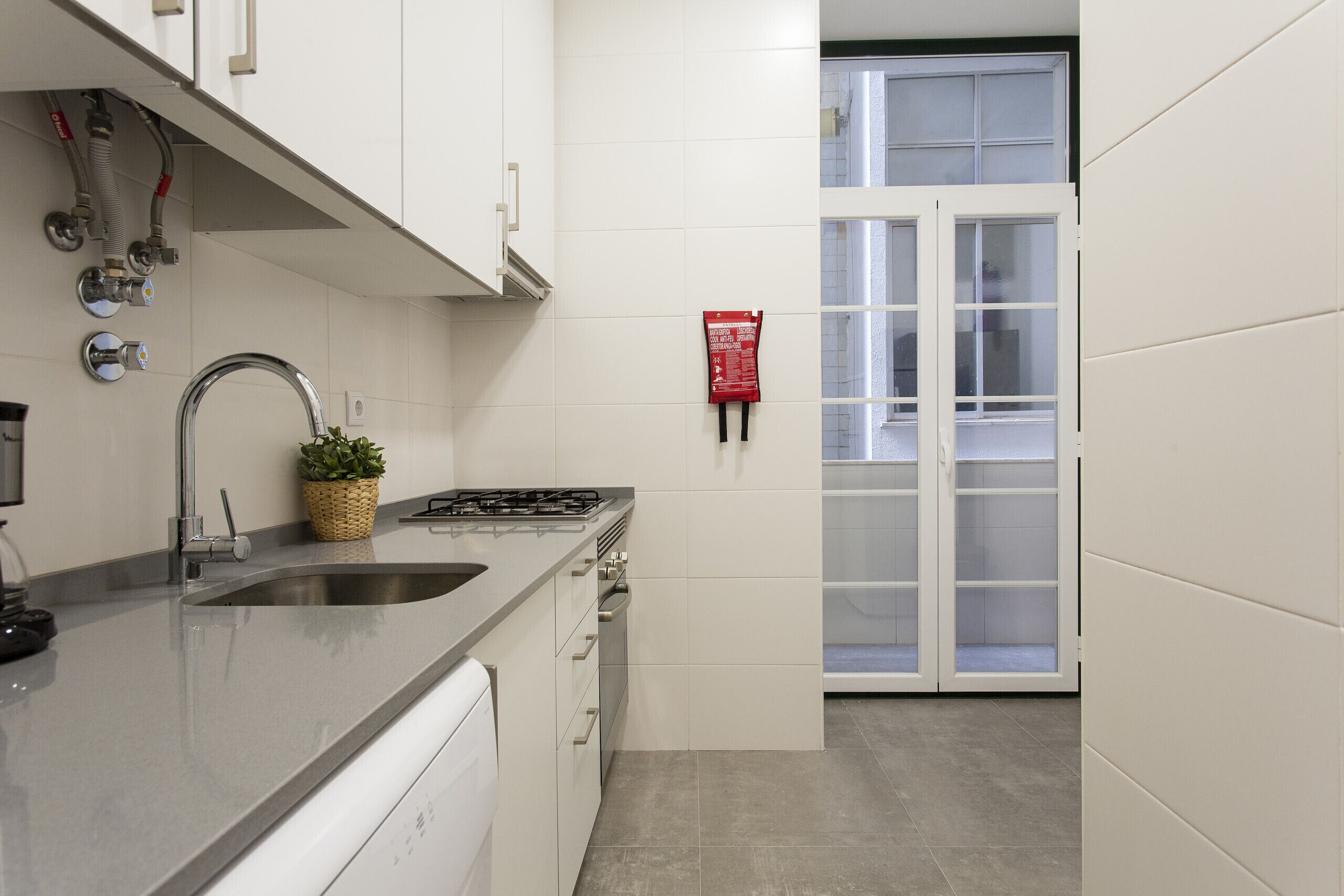 Kühlschrank, Mikrowelle, Ofen, Geschirrspüler