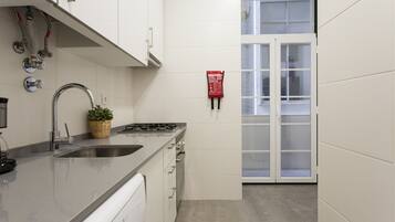 Kühlschrank, Mikrowelle, Ofen, Geschirrspüler