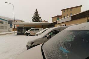 Parken ohne Service (7 CHF pro Tag)