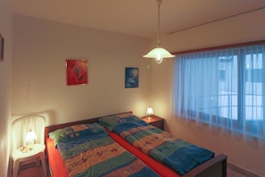 Apartament (Cleaning Fee 80 CHF) | 1 dormitori, escriptori i roba de llit 