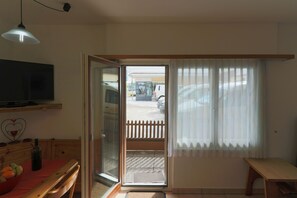Appartement (Cleaning Fee 80 CHF) | Terrasse/Patio