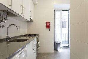 Réfrigérateur, micro-ondes, four, lave-vaisselle