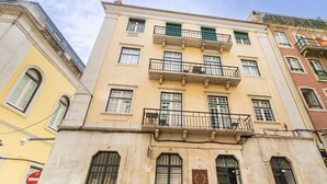 A multi-story building with a beige facade, multiple balconies, and a sign indicating the name 'Aurelio'. - Central Chiado RC by Central Hill (Lisboa ciudad)