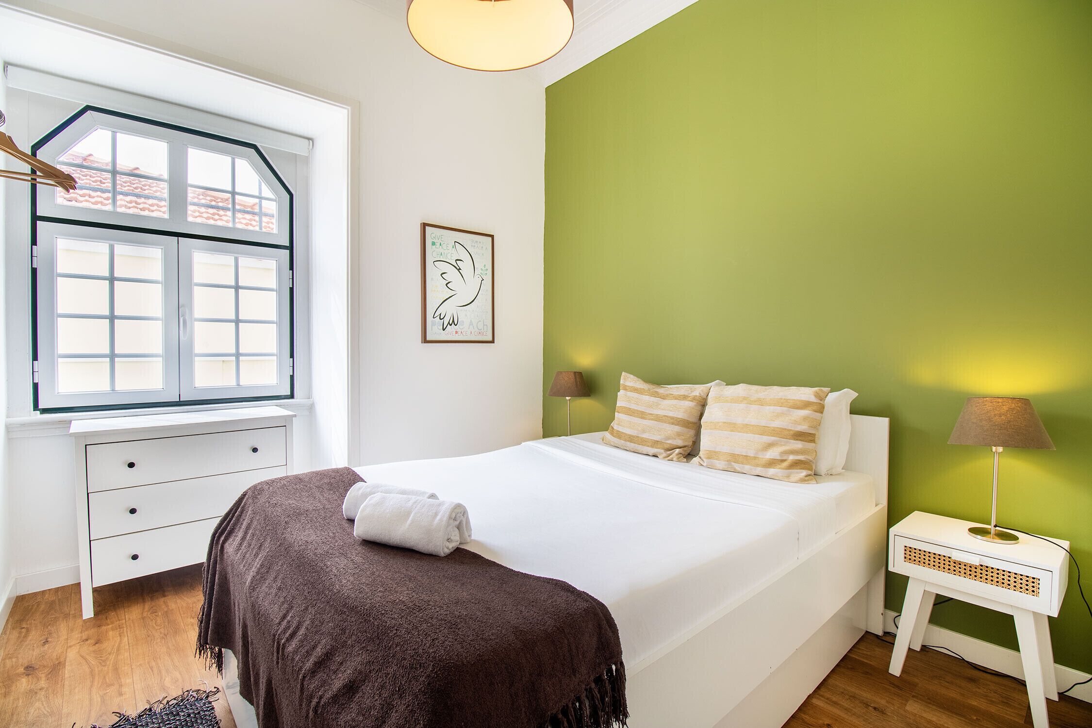 4 habitaciones, tabla de planchar con plancha y wifi gratis 