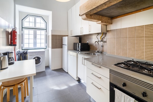 Fridge, microwave, oven, dishwasher