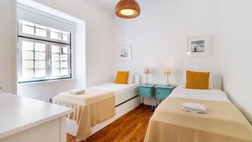 5 bedrooms, iron/ironing board, free WiFi, bed sheets