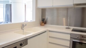 Appartamento (3 Bedrooms) | Cucina privata | Microonde, forno, piano cottura, bollitore elettrico