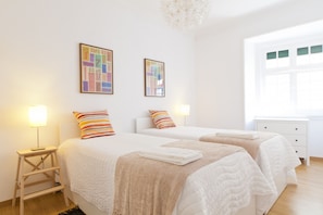 5 bedrooms, iron/ironing board, free WiFi, bed sheets