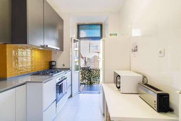 Fridge, microwave, oven, stovetop