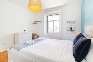 5 habitaciones, tabla de planchar con plancha y wifi gratis 
