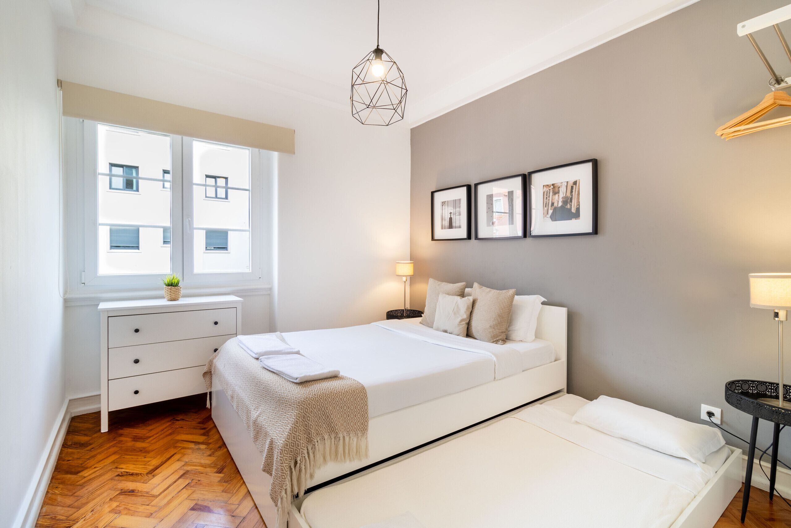 2 habitaciones, tabla de planchar con plancha y wifi gratis 