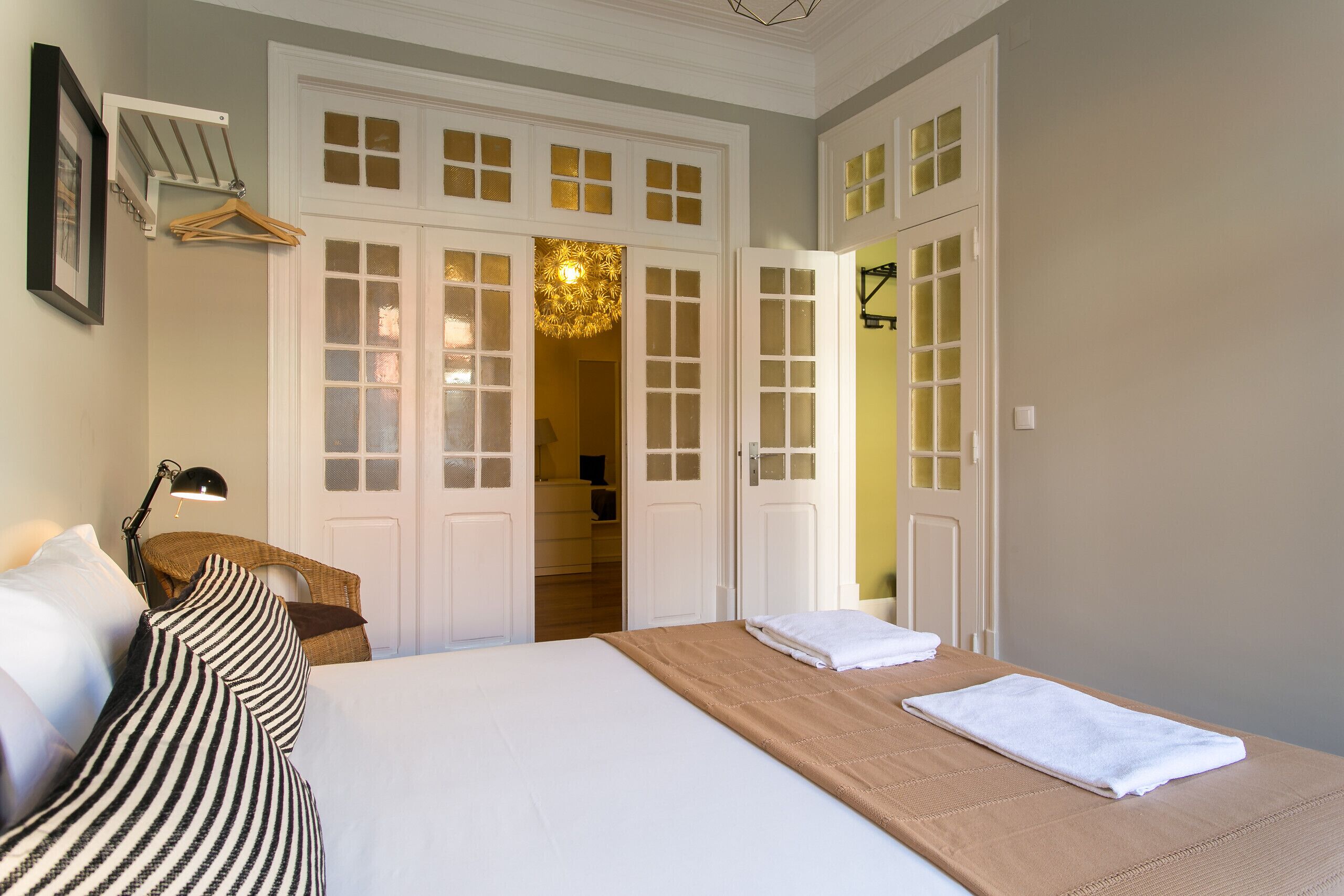 8 dormitorios, tabla de planchar con plancha, wifi gratis y ropa de cama