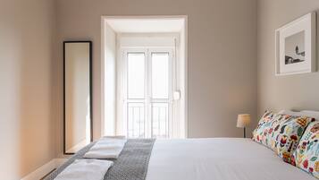 4 bedrooms, iron/ironing board, free WiFi