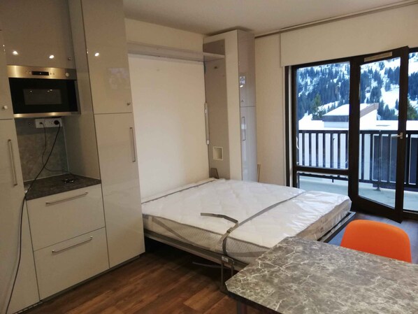 1 chambre, fer et planche à repasser, draps fournis