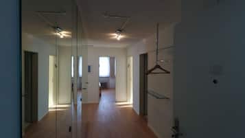 Apartamento (Cleaning Fee 70 CHF) | Área de estar | TV de tela plana