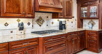 *NEW LISTING* Beautiful Lake Area Home, Pet Friendly, Close to Old town Florence & Dunes, Gas Grill