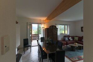 Appartement (Cleaning Fee 150 CHF) | Restauration dans la chambre