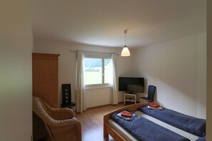 公寓 (Cleaning Fee 150 CHF) | 免费 WiFi、床单