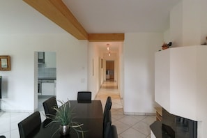 公寓 (Cleaning Fee 150 CHF) | 客房内用餐