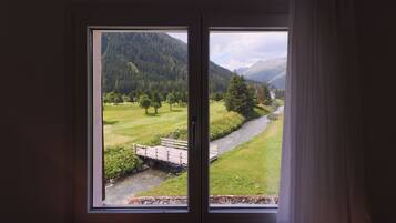 Appartamento (Cleaning Fee 150 CHF) | 4 camere, Wi-Fi gratuito, lenzuola