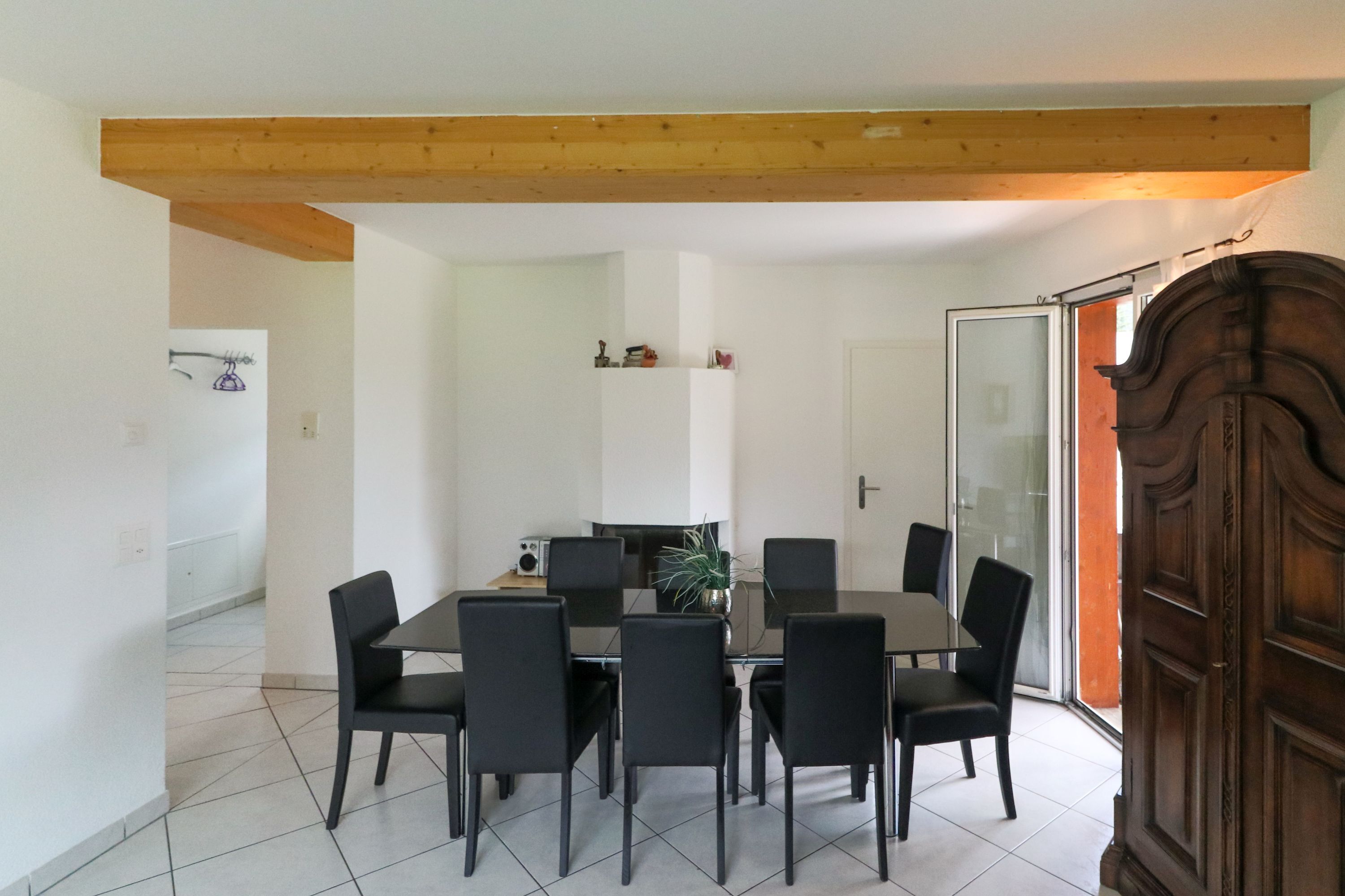 Apartemen (Cleaning Fee 150 CHF) | Makan di kamar