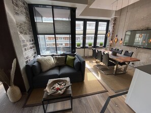 Fernseher, Stereoanlage