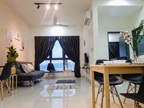 32-inch LCD TV with digital channels, TV