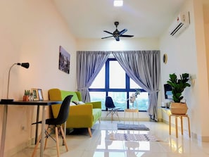 Televisión LCD de 32 pulgadas con canales digitales y televisión 