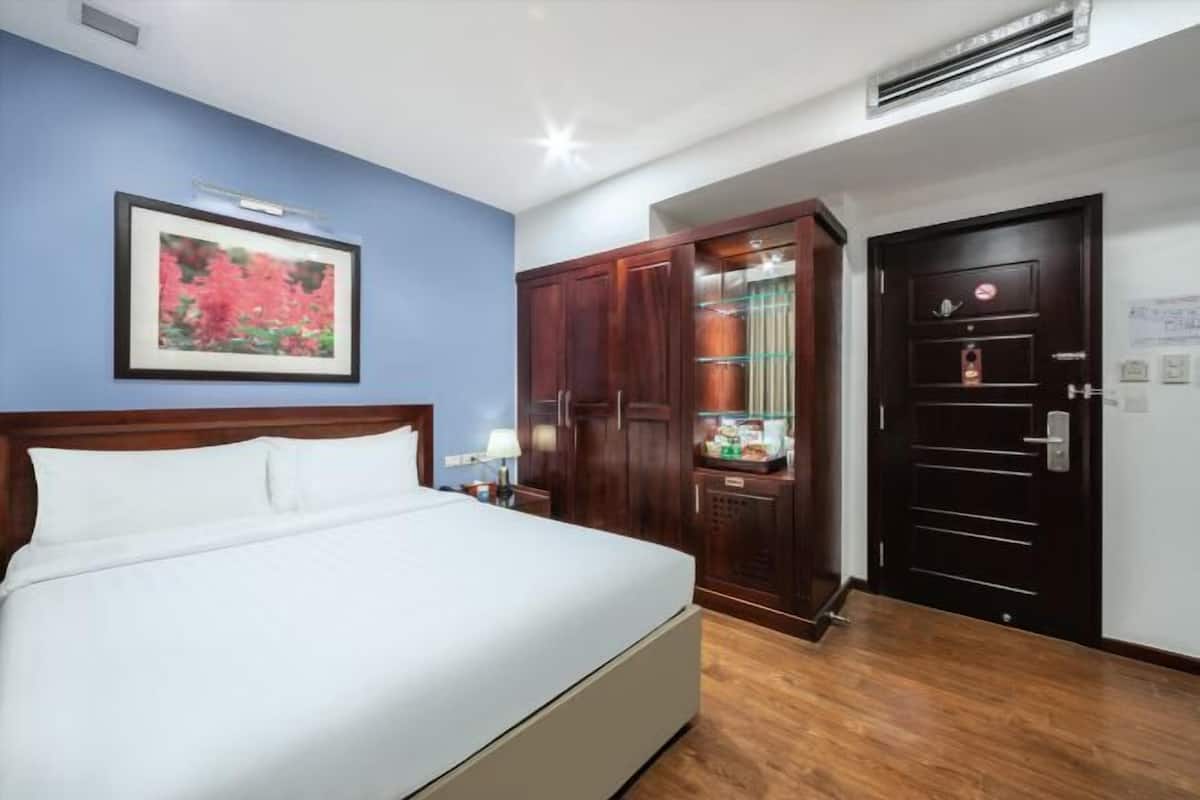 Minibar, in-room safe, blackout curtains, iron/ironing board